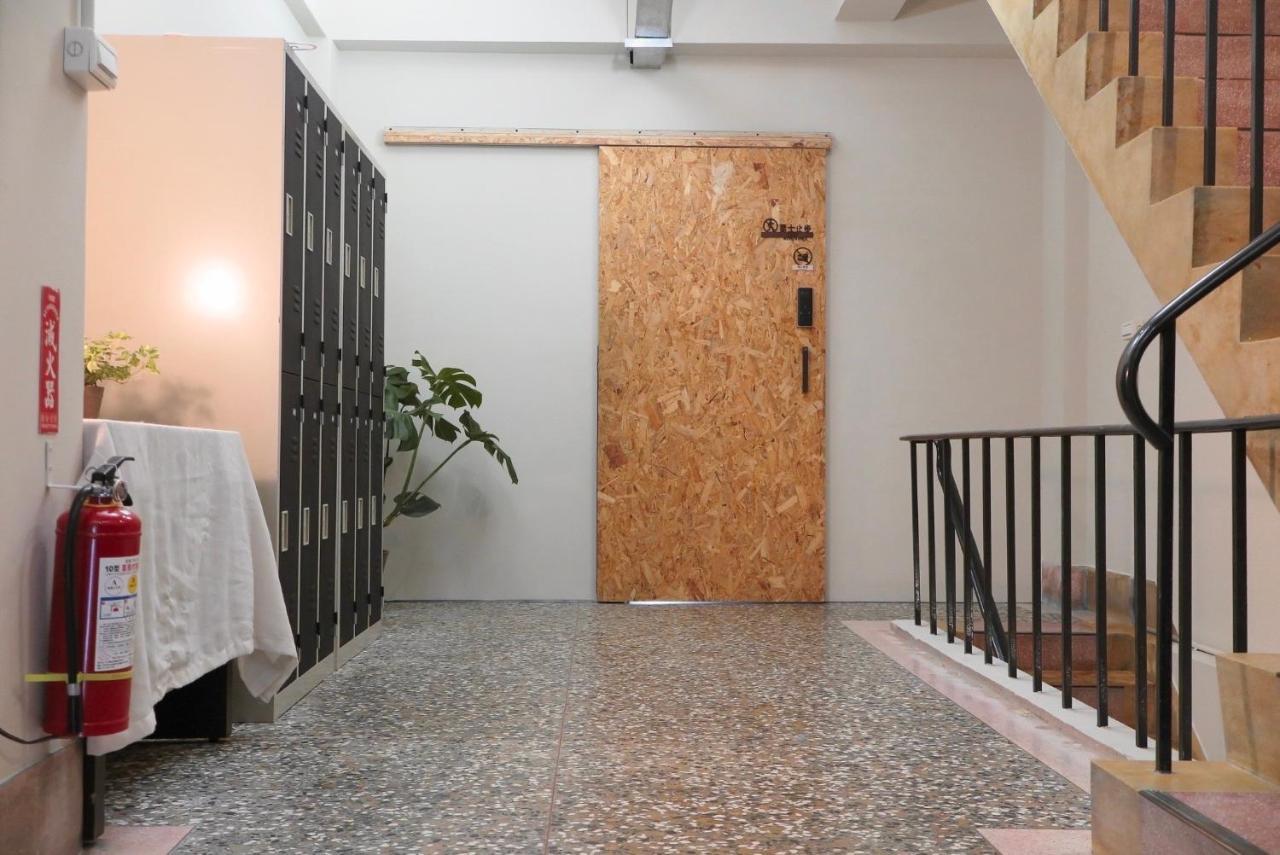 Walk Home Hostel Chiayi City Exterior photo